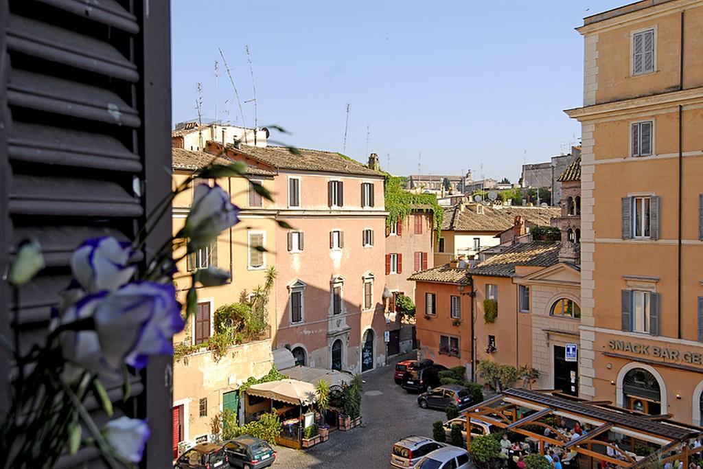 Pearl Suite Rome Room photo