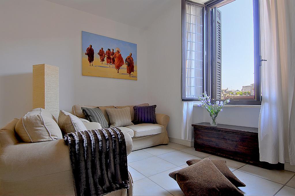 Pearl Suite Rome Room photo
